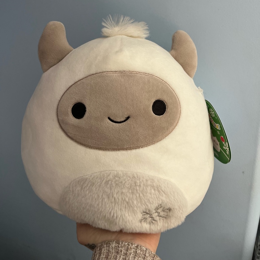 Cute Plush Yeti SQUISHMALLOW Amleth